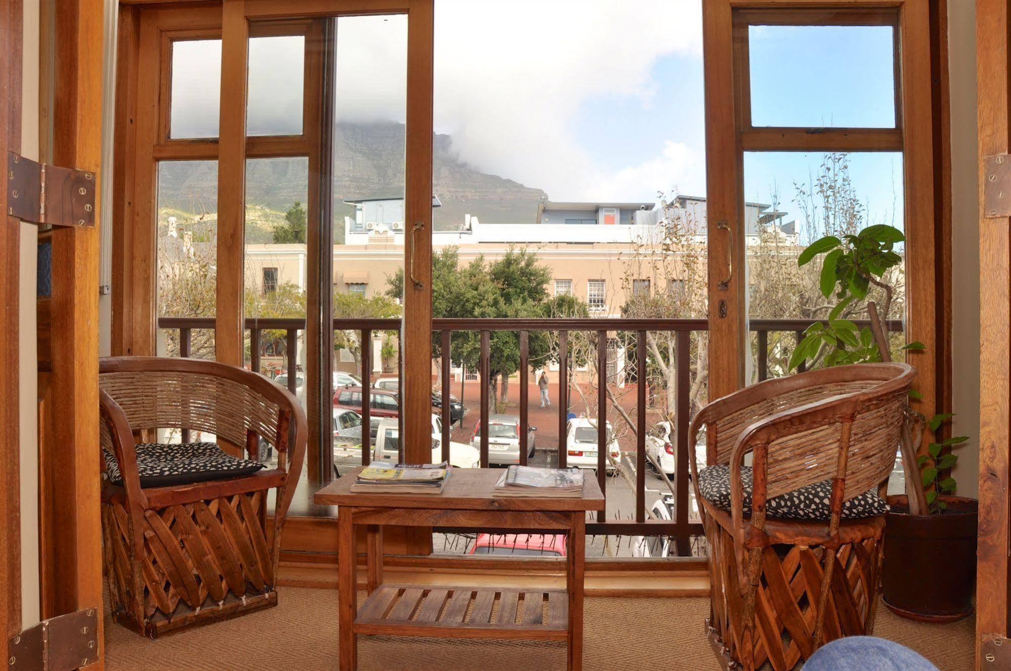 Ikhaya Lodge ケープタウン エクステリア 写真
